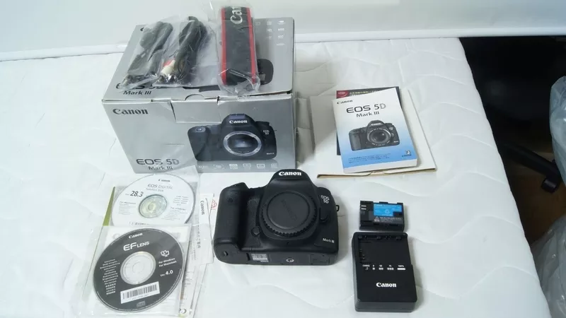 Canon EOS 5D Mark III 22.3 MP Digital SLR Camera  2