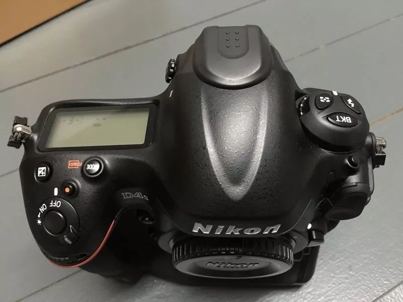  Nikon D4S 16.2MP FX-формат Digital 3