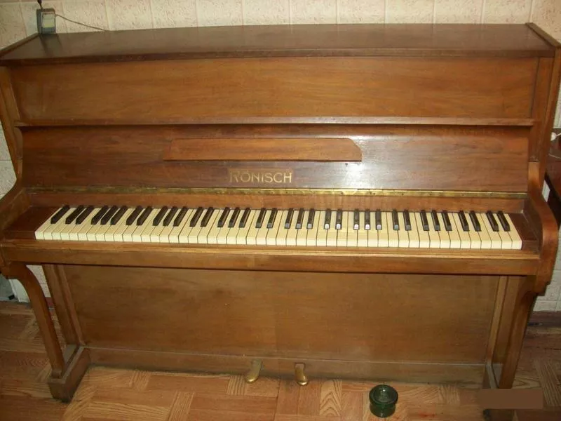 Фортепиано Ronisch,  1960 года выпуска,  2-педальное